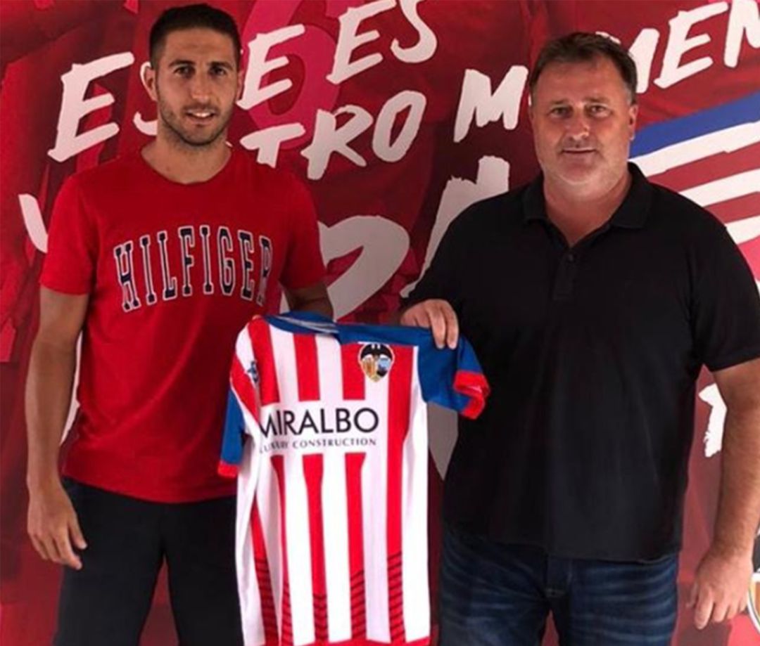 Presentación de 'Hucha' como jugador del CD Jávea. Presentación de 'Hucha' como jugador del CD Jávea.