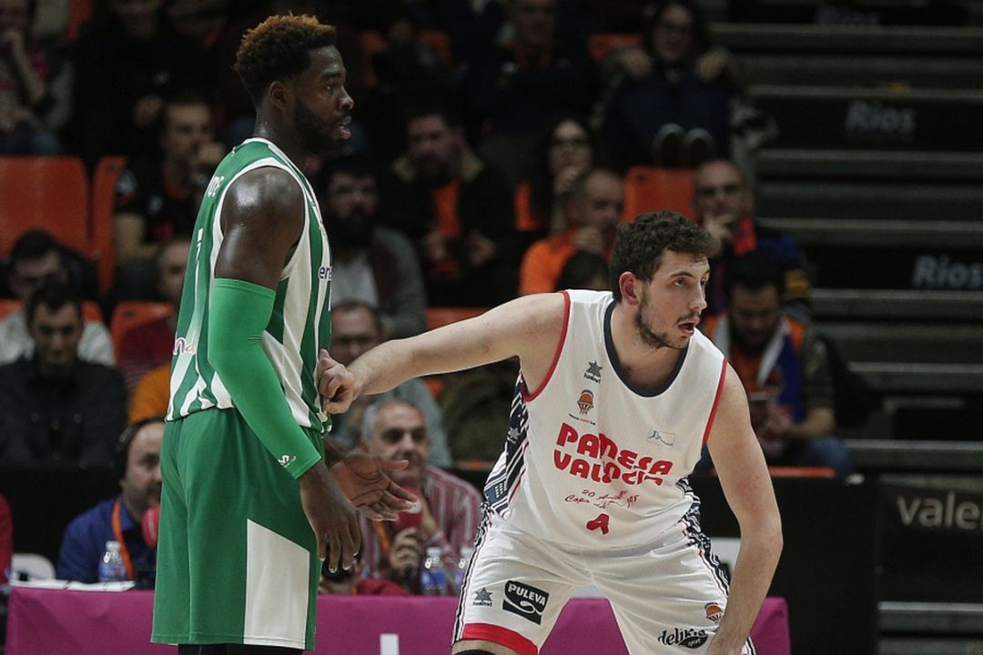 Alejandro Vera en un partido con el Valencia Basket Alejandro Vera en un partido con el Valencia Basket
