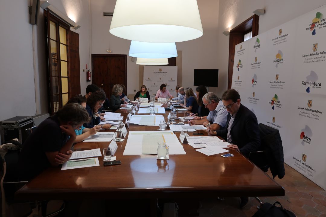 Imagen de archivo de una reunión de la comisión del Impuesto de Turismo Sostenible Imagen de archivo de una reunión de la comisión del Impuesto de Turismo Sostenible
