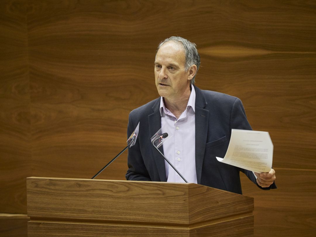 El portavoz de Euskal Herria Bildu en el Parlamento de Navarra, Adolfo Araiz, interviene en el pleno en el Parlamento de Navarra El portavoz de Euskal Herria Bildu en el Parlamento de Navarra, Adolfo Araiz, interviene en el pleno en el Parlamento de Navarra