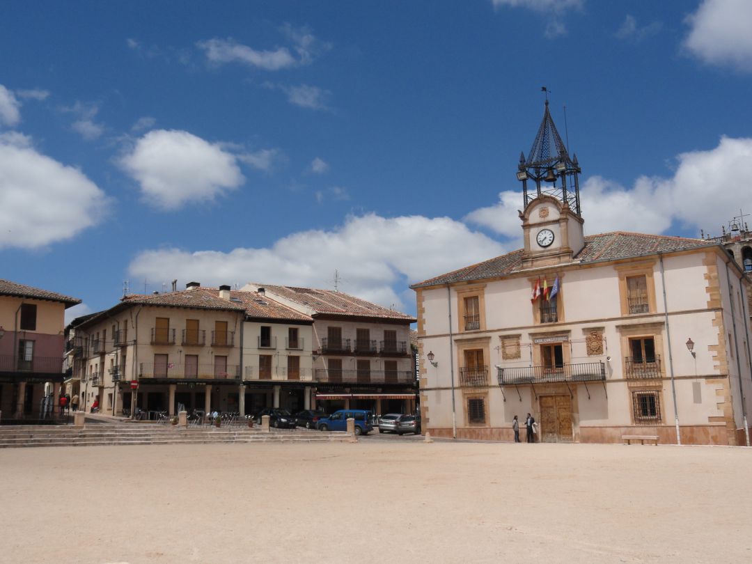 Ayuntamiento de Riaza en la plaza mayor de la localidad Ayuntamiento de Riaza en la plaza mayor de la localidad