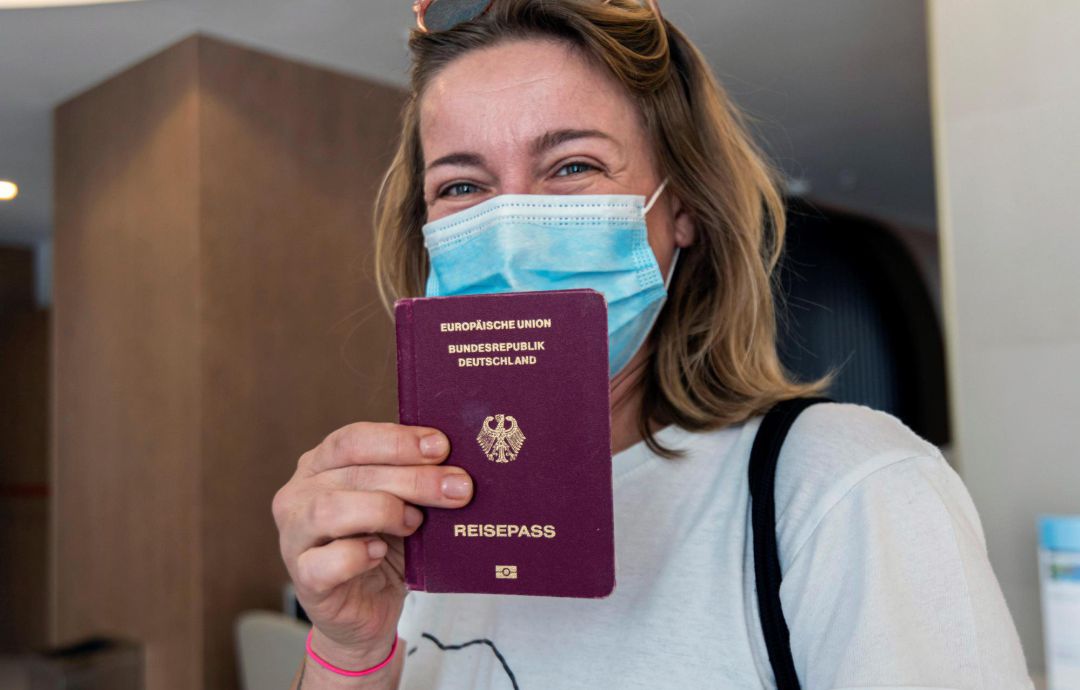 Una de las primeras turistas alemanas que han vuelto a España tras el confinamiento, en concreto, en los vuelos pilotos con las Islas Baleares Una de las primeras turistas alemanas que han vuelto a España tras el confinamiento, en concreto, en los vuelos pilotos con las Islas Baleares