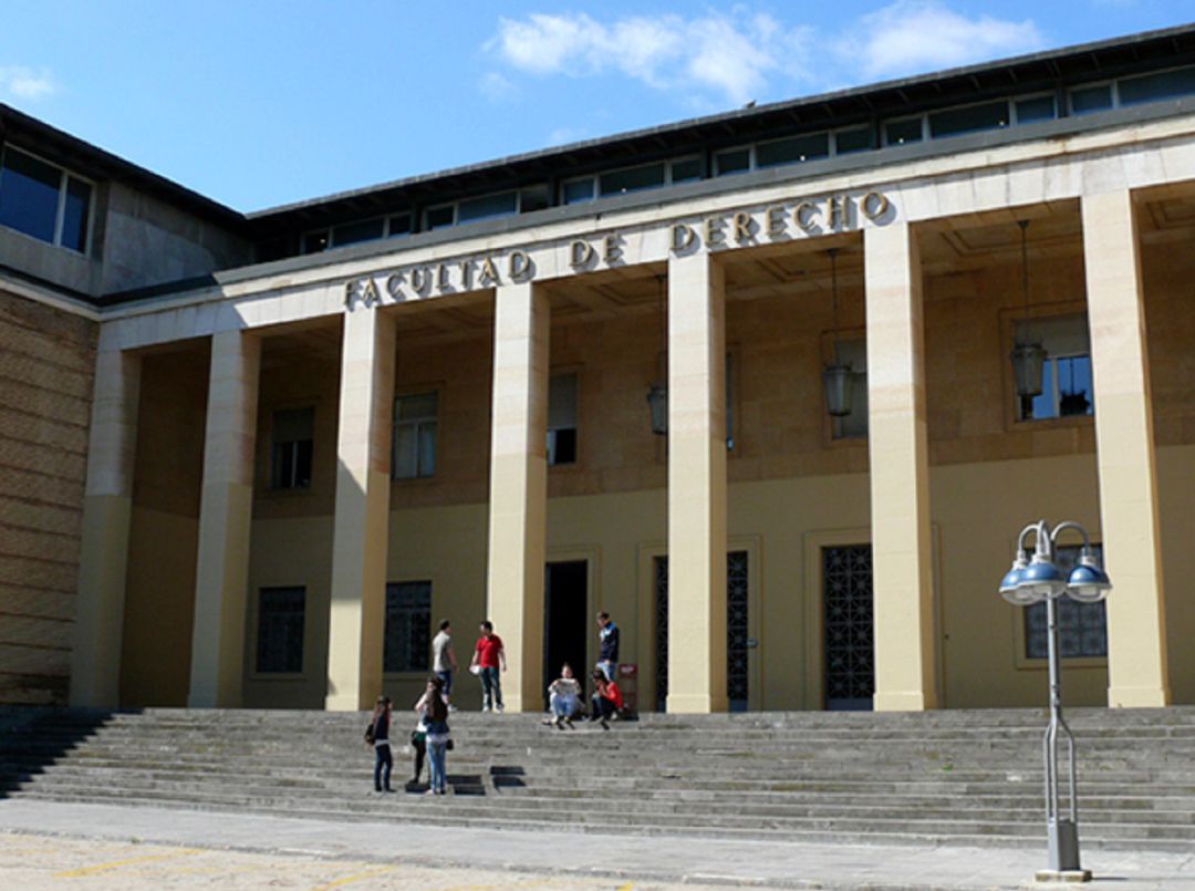 Exterior de la Facultad de Derecho en el campus de San Francisco de la Universidad de Zaragoza Exterior de la Facultad de Derecho en el campus de San Francisco de la Universidad de Zaragoza