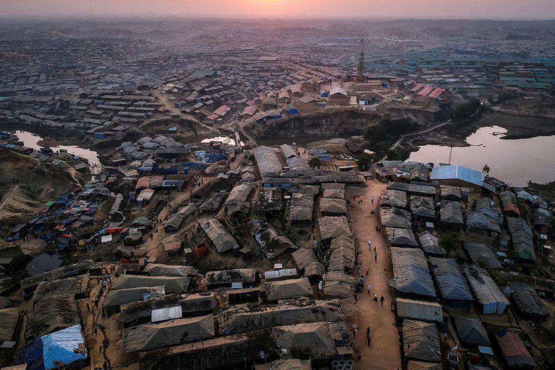 Vista aérea del campo de Kutupalong en Bangladesh, el campo de refugiados más grande del mundo. Vista aérea del campo de Kutupalong en Bangladesh, el campo de refugiados más grande del mundo.