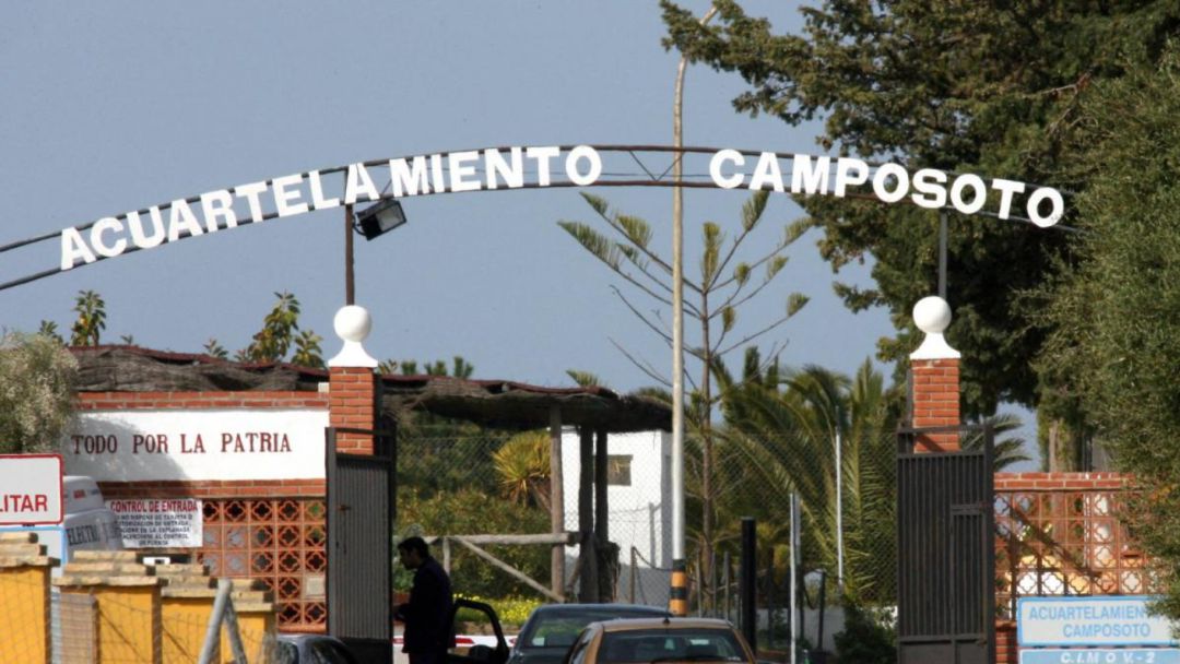 Acceso al acuertelamiento de Camposoto en San Fernando (Cádiz) Acceso al acuertelamiento de Camposoto en San Fernando (Cádiz)