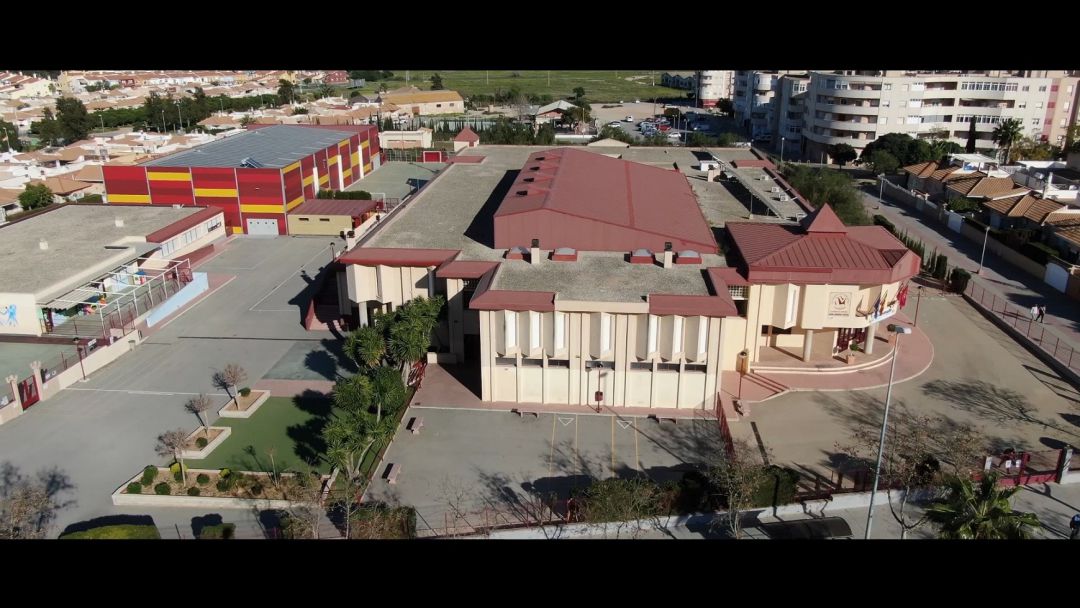 Vista aérea del colegio La Vaguada. Vista aérea del colegio La Vaguada.