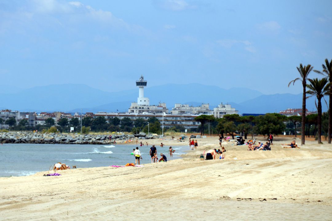 La platja gran de Roses La platja gran de Roses