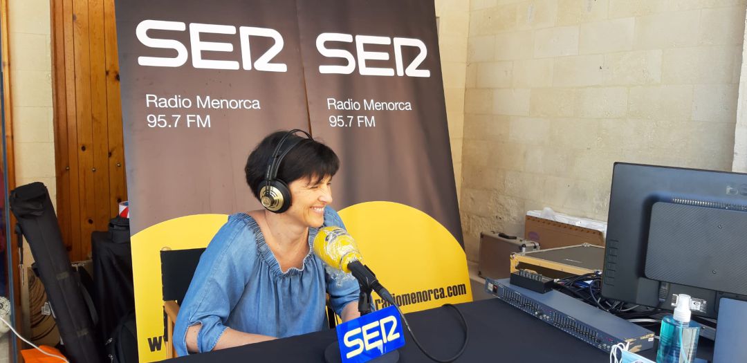 La batlessa de Ciutadella, Joana Gomila, explica com serà el Sant Joan virtual d'aquest 2020. La batlessa de Ciutadella, Joana Gomila, explica com serà el Sant Joan virtual d'aquest 2020.