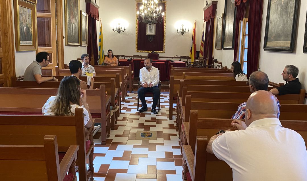 Sant Llorenç no tindrà cavalls, ni fira ni carrosses. Sant Llorenç no tindrà cavalls, ni fira ni carrosses.