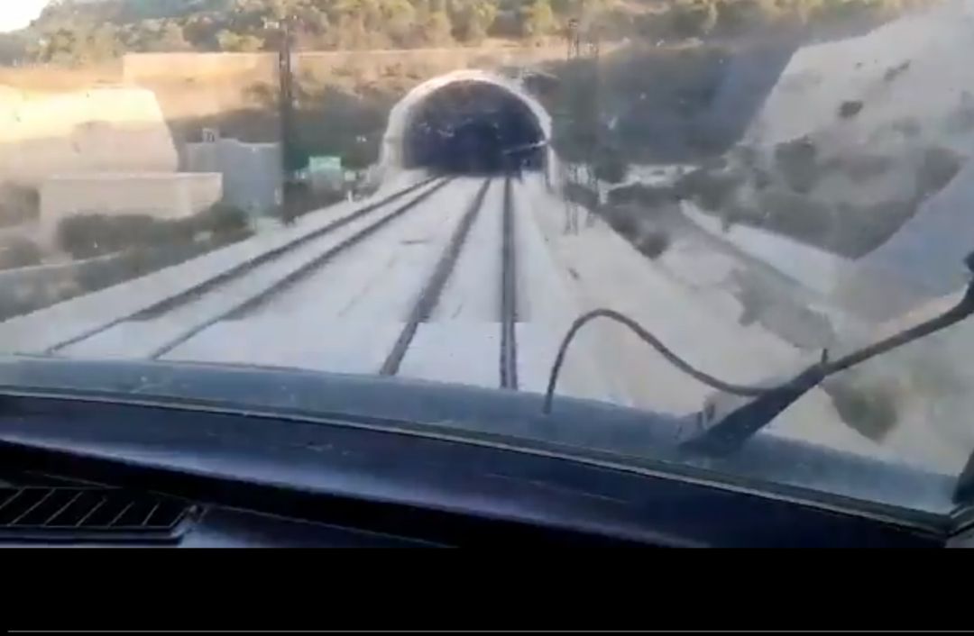 Captura del video de circulación del AVE en pruebas hasta Orihuela Captura del video de circulación del AVE en pruebas hasta Orihuela