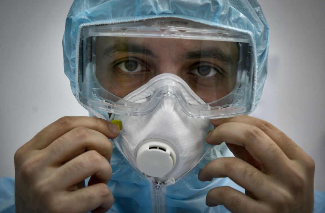 Un médico durante la pandemia del coronavirus. Un médico durante la pandemia del coronavirus.