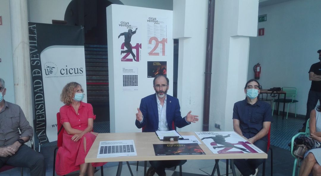 Luis Méndez, director del CICUS, durante la presentación este viernes del ciclo '21 Grados Verano 2020) Luis Méndez, director del CICUS, durante la presentación este viernes del ciclo '21 Grados Verano 2020)