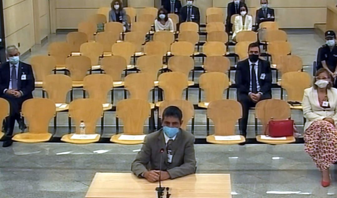 Plano general de los Mossos d'Esquadra, Josep Lluís Trapero, durante el último turno de palabra en el juicio en la Audiencia Nacional, este miércoles. Plano general de los Mossos d'Esquadra, Josep Lluís Trapero, durante el último turno de palabra en el juicio en la Audiencia Nacional, este miércoles.