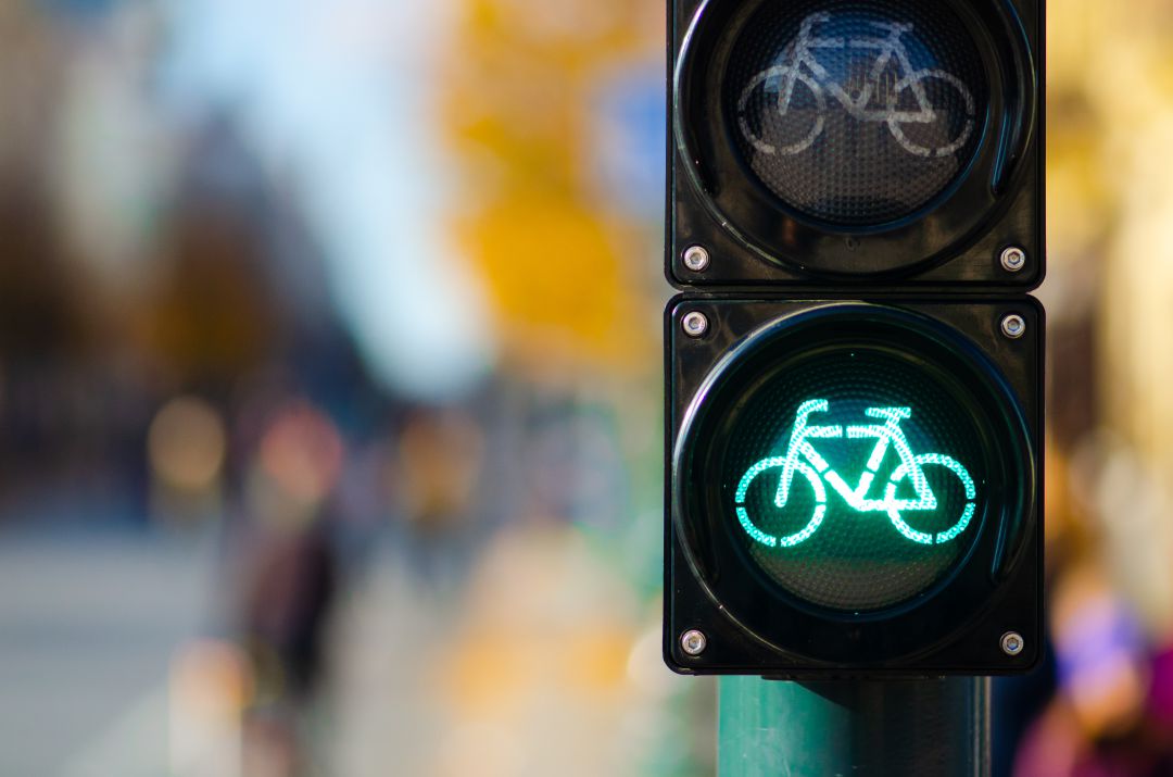 Según los datos que maneja la Asociación de Marcas y Bicicletas de España (AMBE), que agrupa a 45 empresas del sector que representan el 65% del mercado de venta de bicicletas al comercio minorista, el crecimiento de la demanda desde el inicio de la fase 1 ha sido de hasta el 400% en bicicletas de gama baja —aquellas que oscilan entre los 500 y los 1.000 euros— Según los datos que maneja la Asociación de Marcas y Bicicletas de España (AMBE), que agrupa a 45 empresas del sector que representan el 65% del mercado de venta de bicicletas al comercio minorista, el crecimiento de la demanda desde el inicio de la fase 1 ha sido de hasta el 400% en bicicletas de gama baja —aquellas que oscilan entre los 500 y los 1.000 euros—