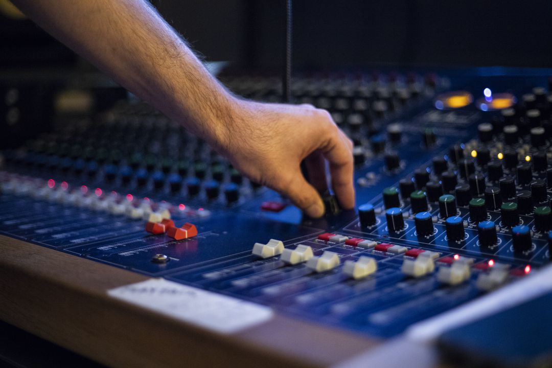 Control de un estudio de grabación Control de un estudio de grabación
