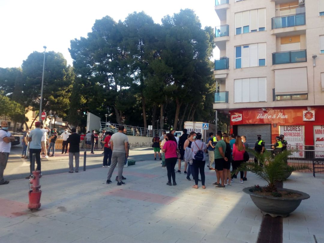 Los comerciantes han acudido a la zona pero no han podido montar Los comerciantes han acudido a la zona pero no han podido montar