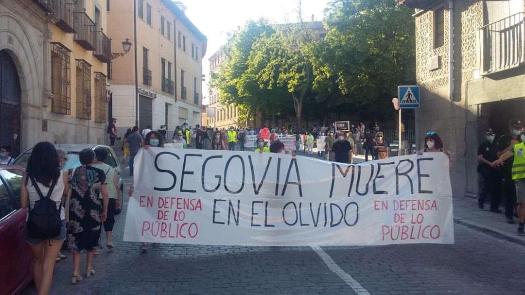Miles de segovianos se concentraban junto al antiguo Hospital Policlínico Miles de segovianos se concentraban junto al antiguo Hospital Policlínico