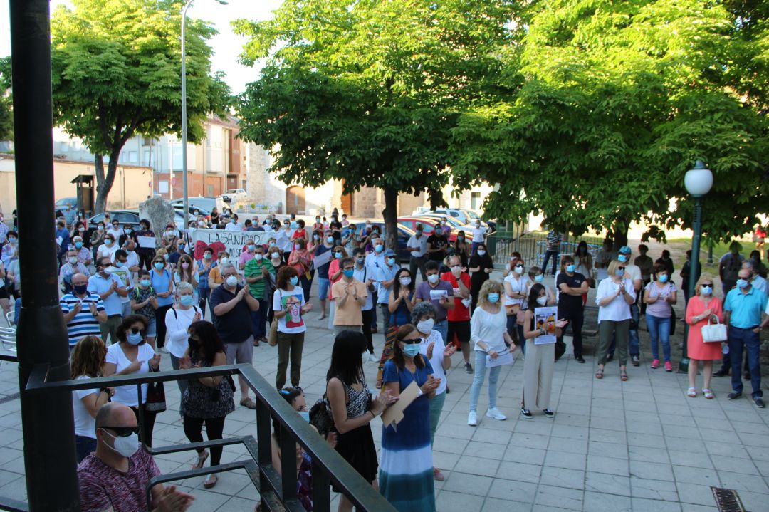 Vecinos de Cuéllar participan en la manifestación en defensa de la sanidad pública en la villa Vecinos de Cuéllar participan en la manifestación en defensa de la sanidad pública en la villa