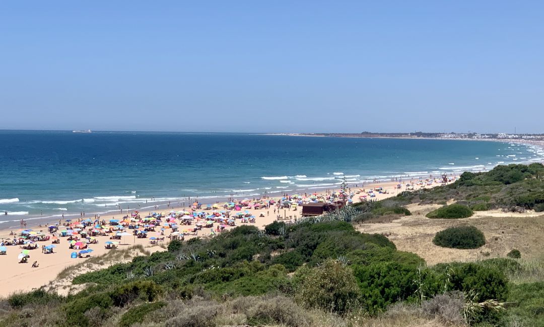 Playa de La Barrosa, en Chiclana, este domingo Playa de La Barrosa, en Chiclana, este domingo
