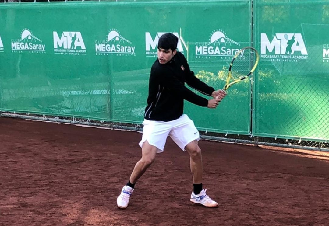 El tenista Carlos Alcaraz entrenando El tenista Carlos Alcaraz entrenando