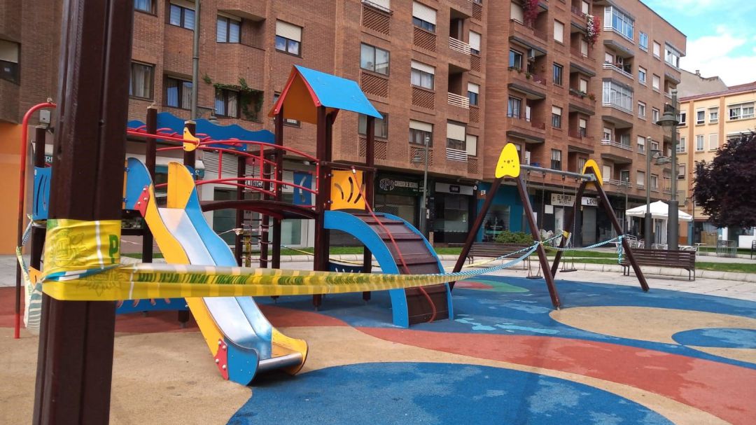 Parque infantil en Logroño.
Parque infantil en Logroño.