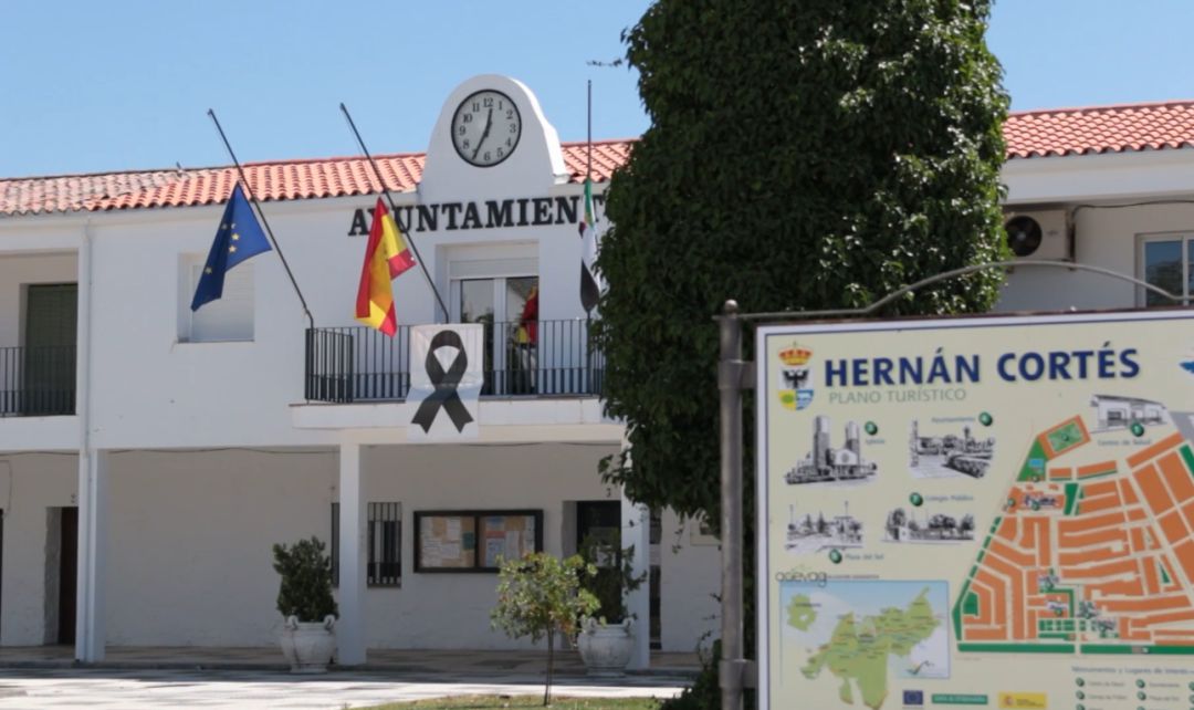 Fachada del Ayuntamiento una vez decretado el luto oficial Fachada del Ayuntamiento una vez decretado el luto oficial
