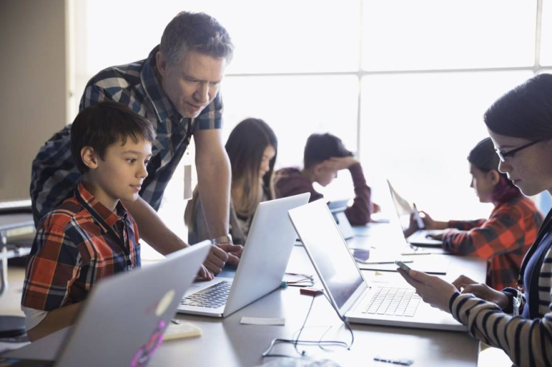 Los jóvenes han estado expuestos a la tecnología Los jóvenes han estado expuestos a la tecnología