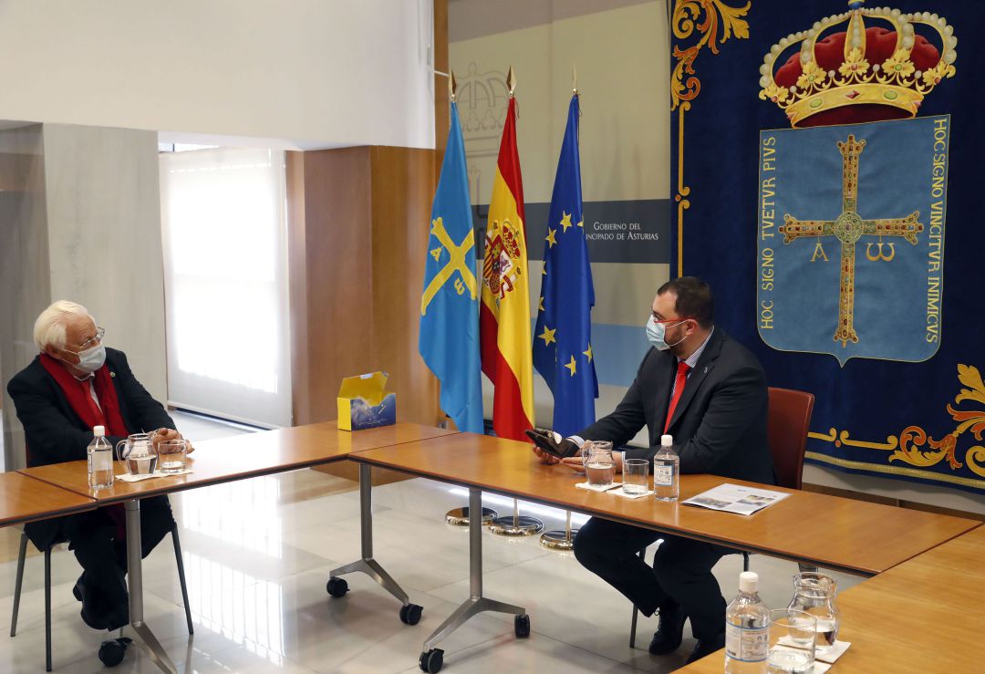 El Padre Ángel durante su encuentro con el Presidente del Principado, Adrián Barbón El Padre Ángel durante su encuentro con el Presidente del Principado, Adrián Barbón