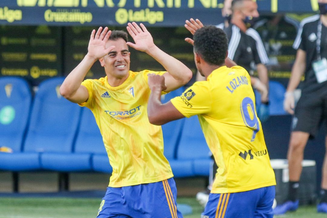 Jurado celebra el gol anotado por el Choco Lozano Jurado celebra el gol anotado por el Choco Lozano