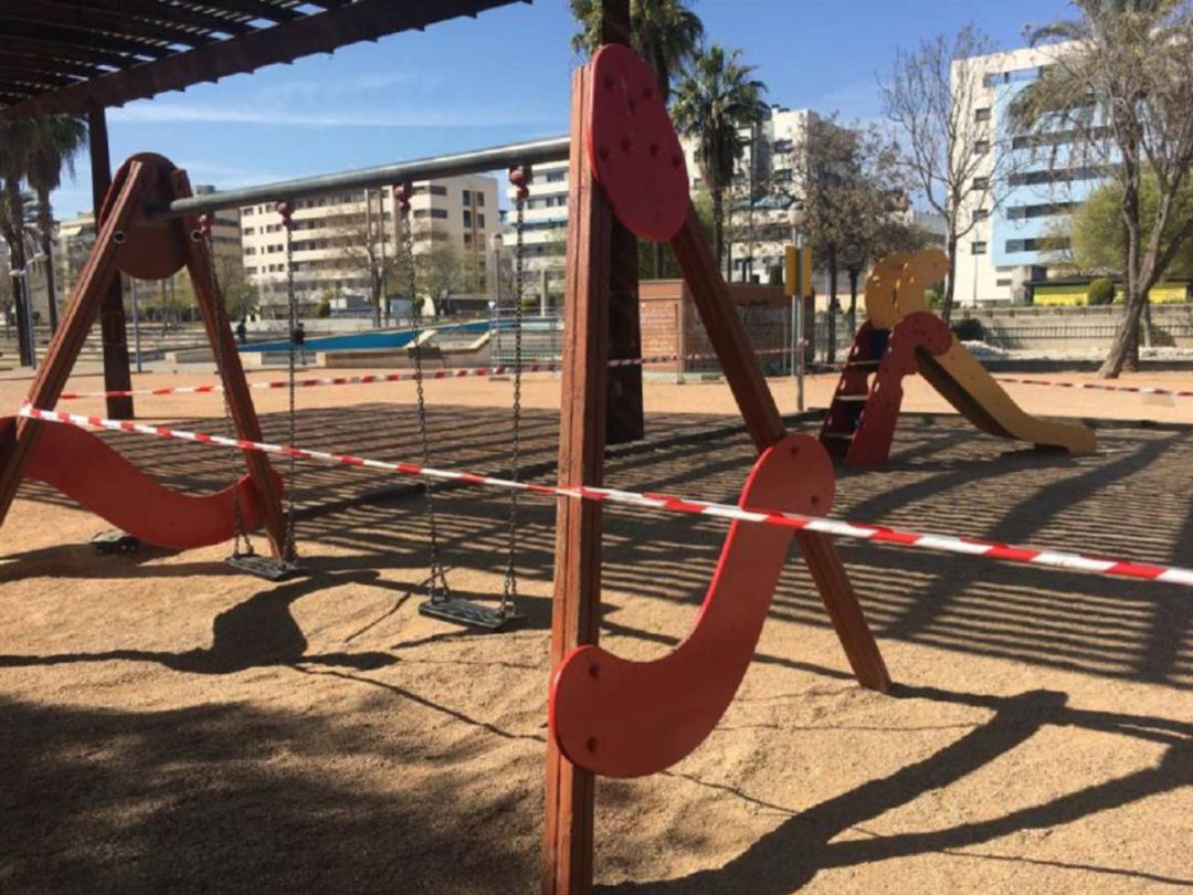 Uno de los parques, precintados durante el estado de alarma. Uno de los parques, precintados durante el estado de alarma.
