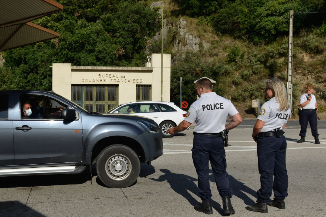 La frontera de La Jonquera se reabre tras la finalización del estado de alarma La frontera de La Jonquera se reabre tras la finalización del estado de alarma