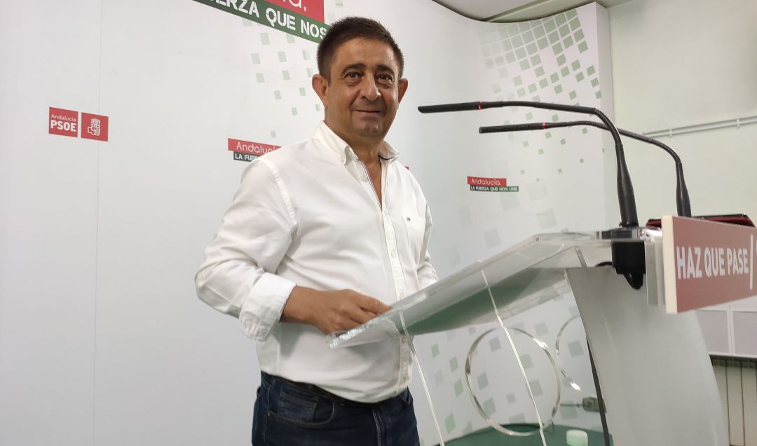 Francisco Reyes, minutos antes del inicio de la rueda de prensa. Francisco Reyes, minutos antes del inicio de la rueda de prensa.