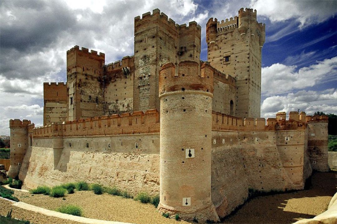 Los vecinos de La Mota solicitan que se abra la valla posterior al Castillo para facilitar el acceso Los vecinos de La Mota solicitan que se abra la valla posterior al Castillo para facilitar el acceso