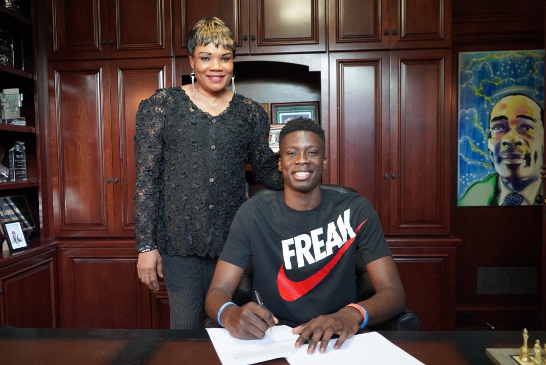 Alex Antetokounmpo ficha por el UCAM Alex Antetokounmpo ficha por el UCAM