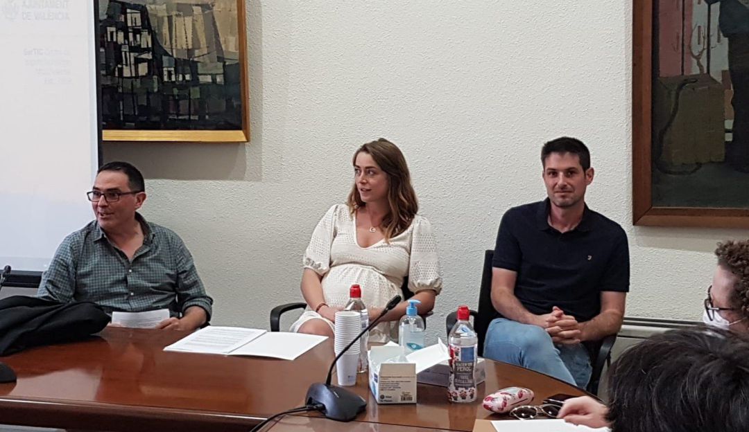 Dulk a la roda de presentació com a dissenyador faller de 2021 Dulk a la roda de presentació com a dissenyador faller de 2021