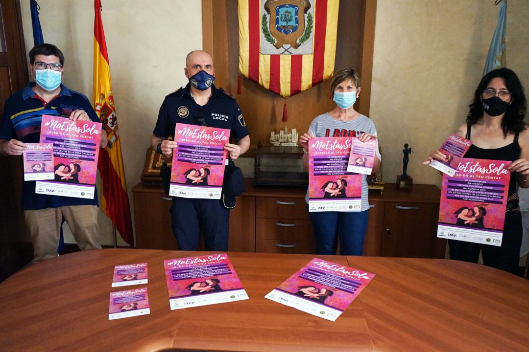 Imatge de la presentació de la campanya 'no estàs sola' Imatge de la presentació de la campanya 'no estàs sola'
