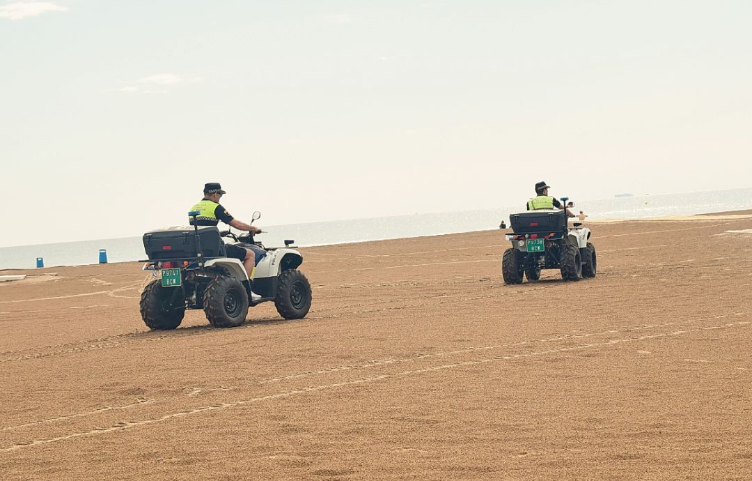 Casi 200 agentes de la Policía Local de València participarán en el dispositivo especial para evitar aglomeraciones en la noche de San Juan. Casi 200 agentes de la Policía Local de València participarán en el dispositivo especial para evitar aglomeraciones en la noche de San Juan.