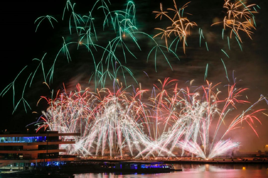 Castillo de fuegos artificiales en La Marina de València Castillo de fuegos artificiales en La Marina de València