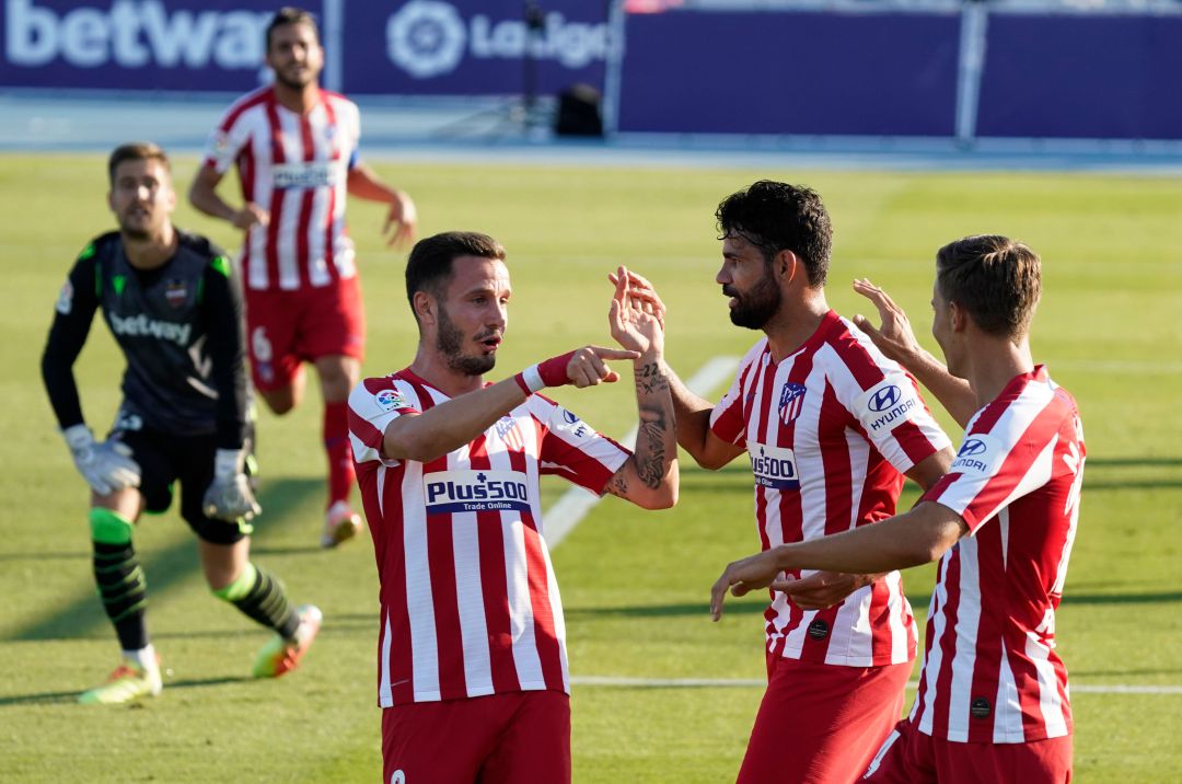 Los jugadores del Atlético celebran su gol al Levante. Los jugadores del Atlético celebran su gol al Levante.