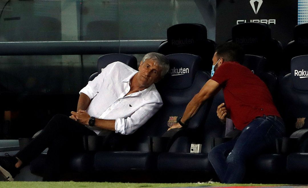 Quique Setién, junto a Éder Sarabia en el partido entre el Barcelona y el Athletic. Quique Setién, junto a Éder Sarabia en el partido entre el Barcelona y el Athletic.