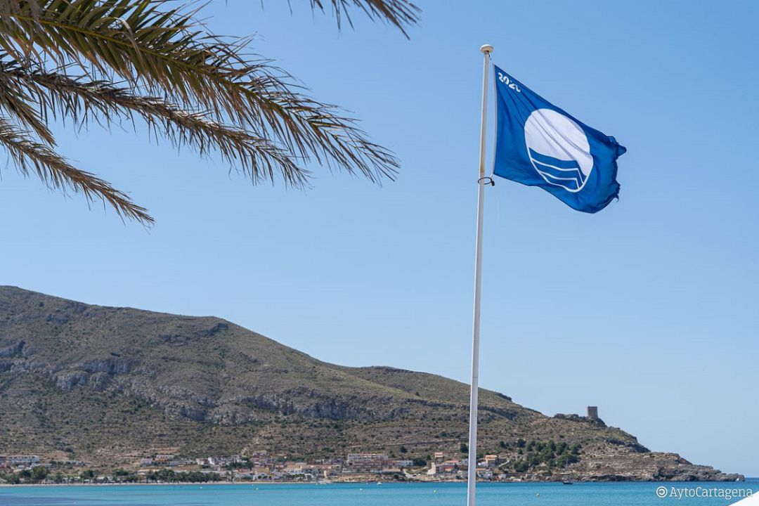 Primera bandera azul a la playa de La Chapineta Primera bandera azul a la playa de La Chapineta