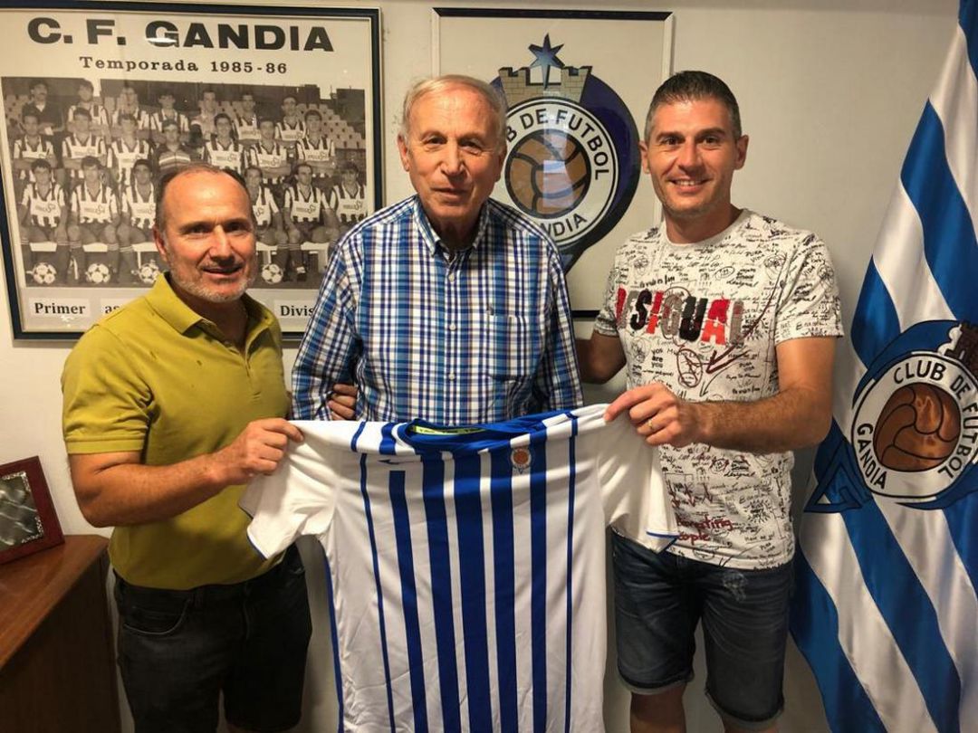 Toni Peiró junto a Jesús Sendra y Vicent Martí 'Chesa' Toni Peiró junto a Jesús Sendra y Vicent Martí 'Chesa'