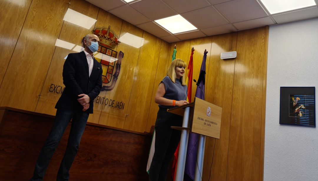 Los ediles Francisco Díaz y María Cantos presentan en rueda de prensa las acciones a desarrollar con el dinero disponible del Plan Aire para Jaén Los ediles Francisco Díaz y María Cantos presentan en rueda de prensa las acciones a desarrollar con el dinero disponible del Plan Aire para Jaén