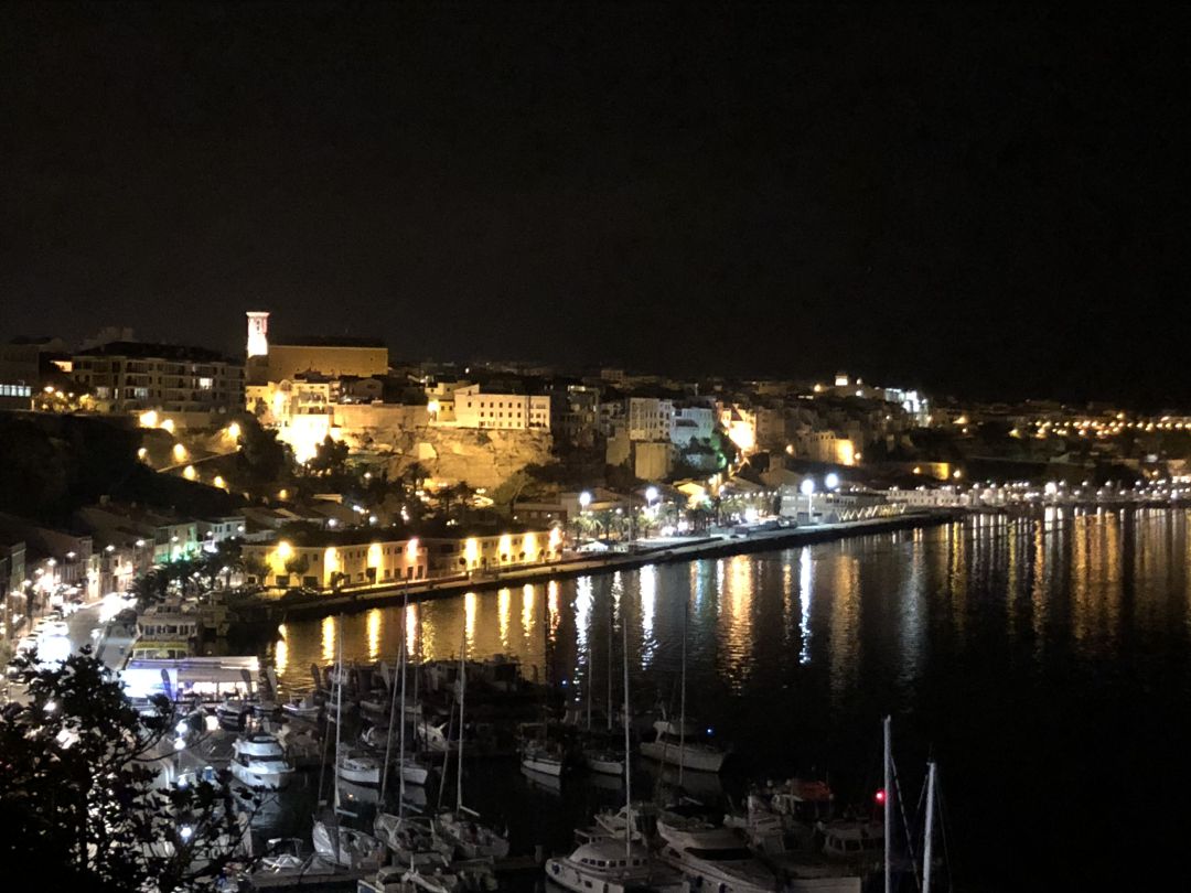 El port de Maó tindrà un sentit de circulació diferent del que va planejar al començament l'Ajuntament de Maó. El port de Maó tindrà un sentit de circulació diferent del que va planejar al començament l'Ajuntament de Maó.