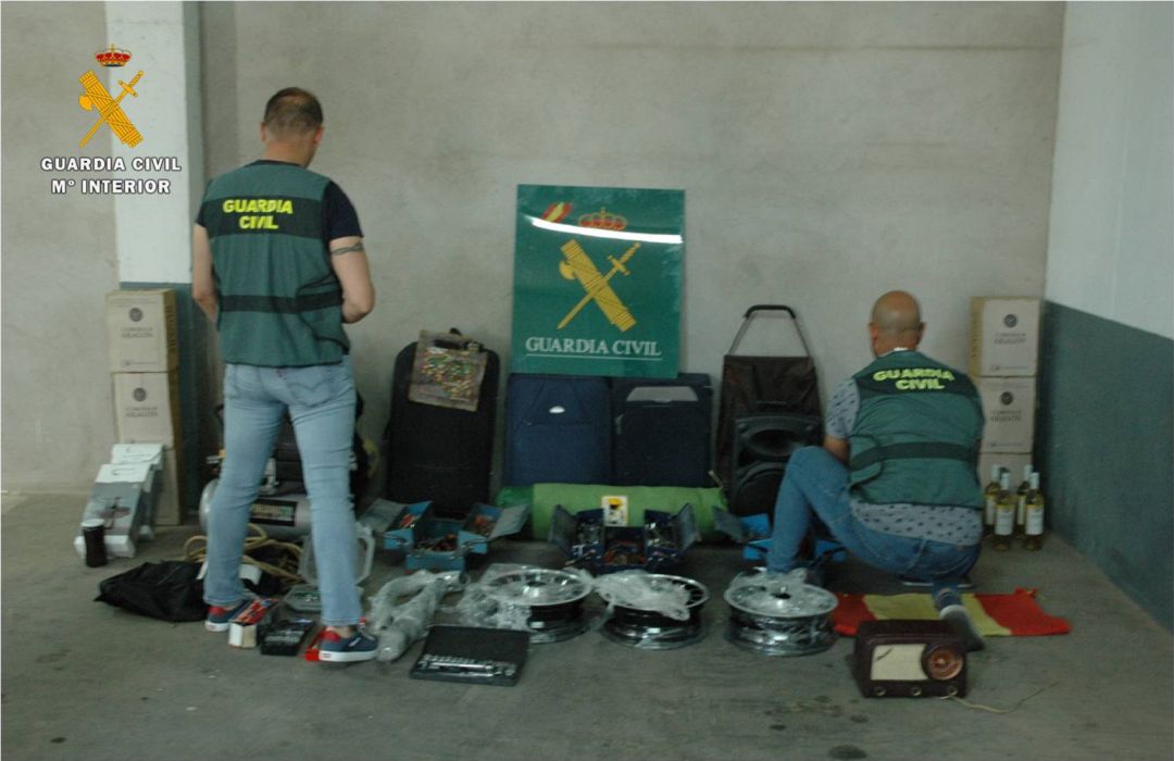 Registro de la Guardia Civil en La Almunia de Doña Godina Registro de la Guardia Civil en La Almunia de Doña Godina