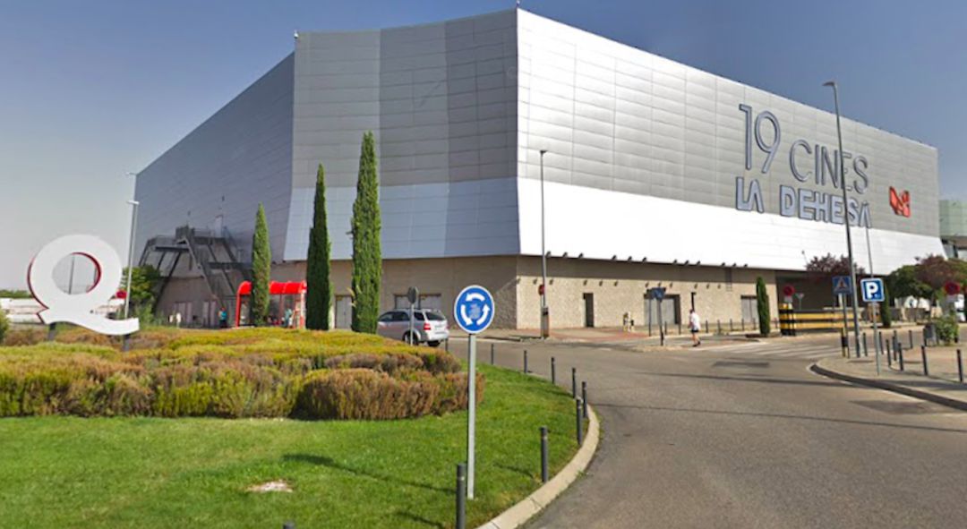 Exterior de los cines La Dehesa en el Parque Comercial Quadernillos Exterior de los cines La Dehesa en el Parque Comercial Quadernillos