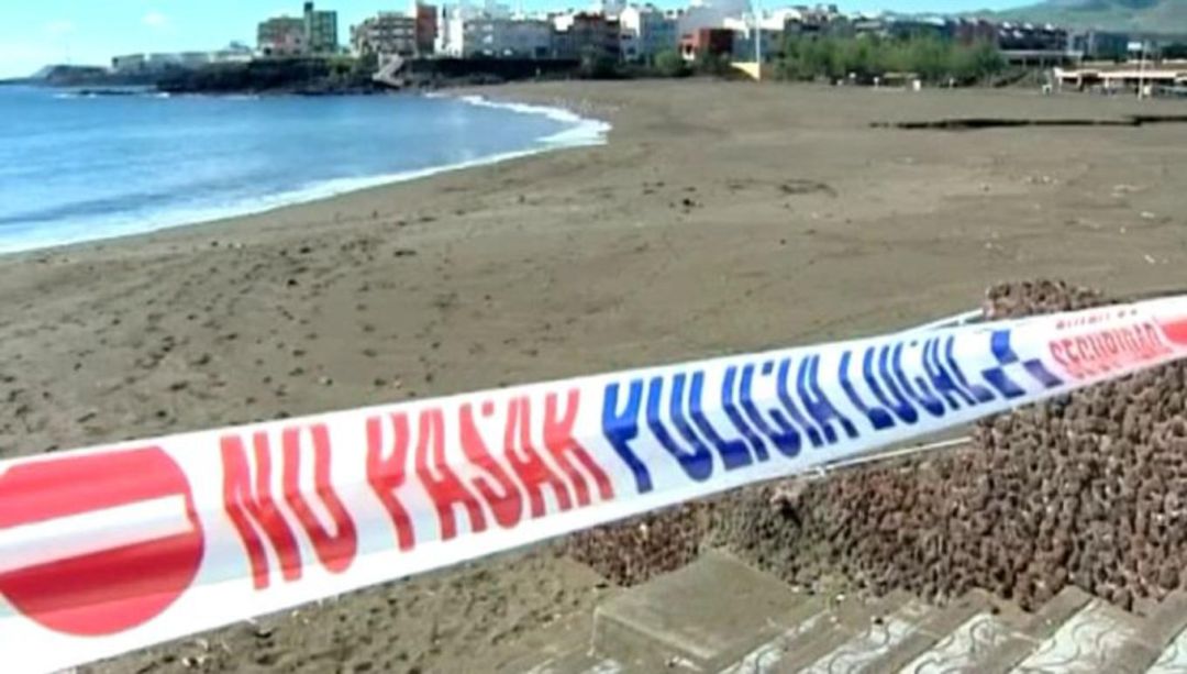Playa de Telde cerrada al paso Playa de Telde cerrada al paso
