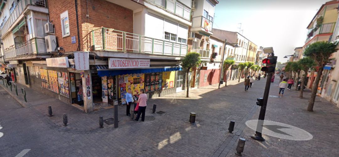Detenido un hombre tras noquear a un tendero chino con una barra de metal para robarle cerveza y chuches Detenido un hombre tras noquear a un tendero chino con una barra de metal para robarle cerveza y chuches