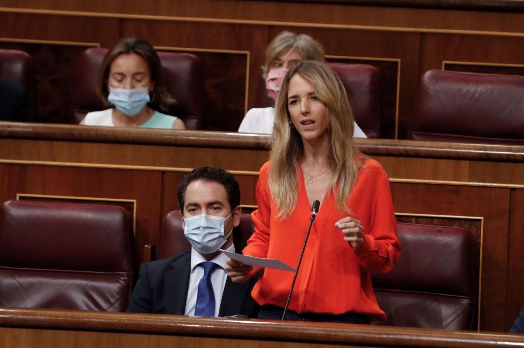 La portavoz del PP, Cayetana Álvarez de Toledo, durante su intervención en la primera sesión de control al Ejecutivo en el Congreso. La portavoz del PP, Cayetana Álvarez de Toledo, durante su intervención en la primera sesión de control al Ejecutivo en el Congreso.