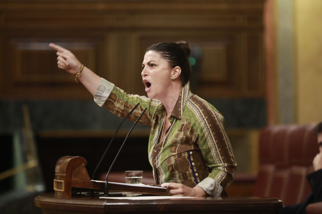 La secretaria general de Vox en el Congreso, Macarena Olona, durante su intervención en la primera sesión plenaria en el Congreso de los Diputados tras el estado de alarma, este martes. La secretaria general de Vox en el Congreso, Macarena Olona, durante su intervención en la primera sesión plenaria en el Congreso de los Diputados tras el estado de alarma, este martes.